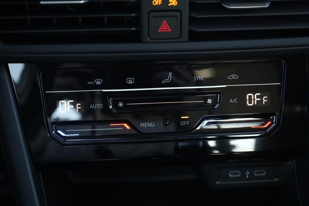 Volkswagen Jetta Vehicle Full-screen Gallery Image 17