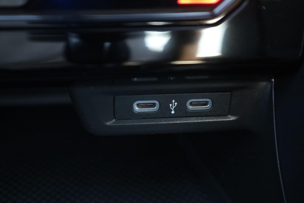 Volkswagen Jetta Vehicle Full-screen Gallery Image 18