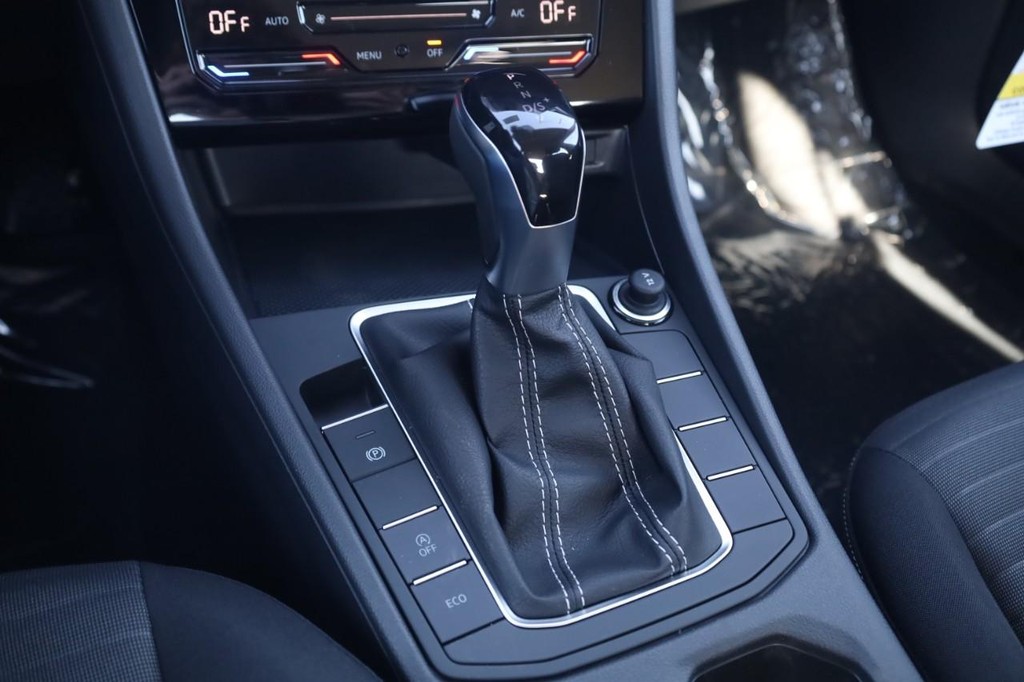 Volkswagen Jetta Vehicle Full-screen Gallery Image 19