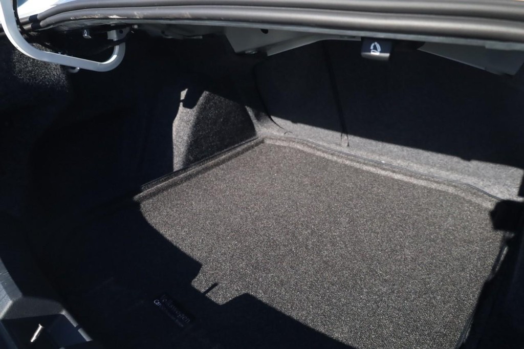 Volkswagen Jetta Vehicle Full-screen Gallery Image 23