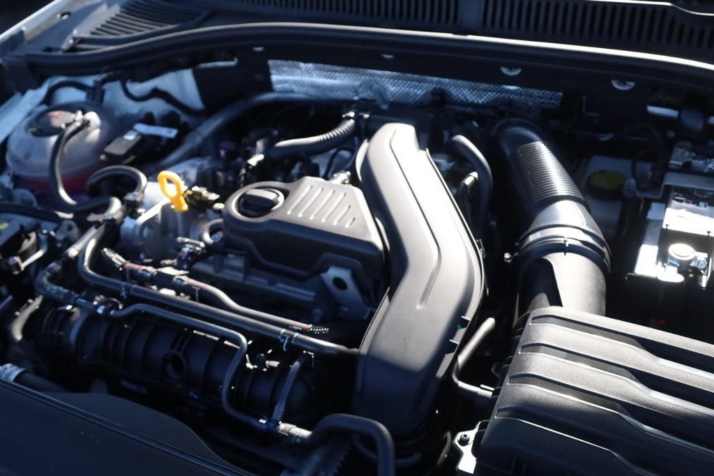 Volkswagen Jetta Vehicle Full-screen Gallery Image 24