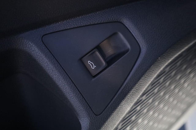 Volkswagen Jetta Vehicle Image 12