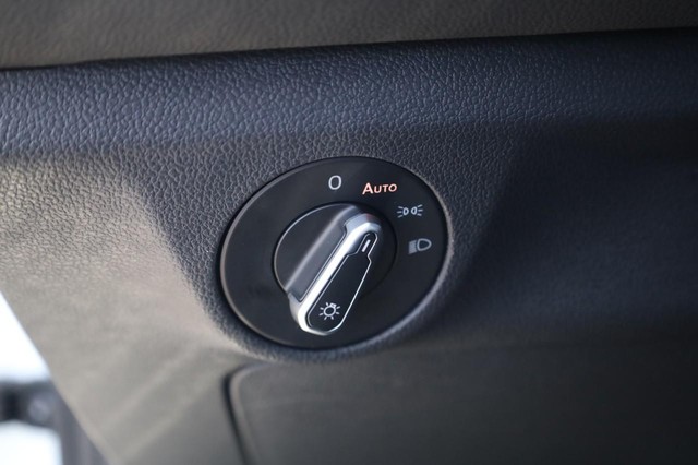 Volkswagen Jetta Vehicle Image 13