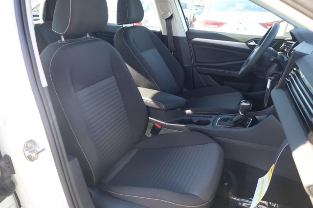 Volkswagen Jetta Vehicle Image 21