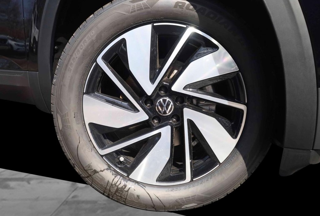 Volkswagen Atlas Vehicle Full-screen Gallery Image 3