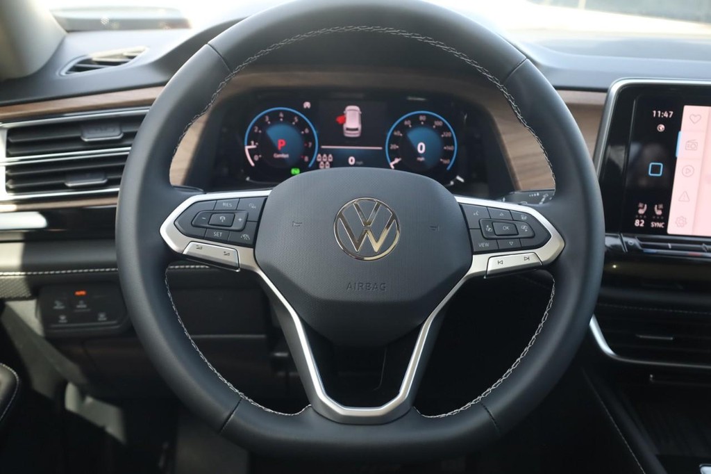 Volkswagen Atlas Vehicle Full-screen Gallery Image 8