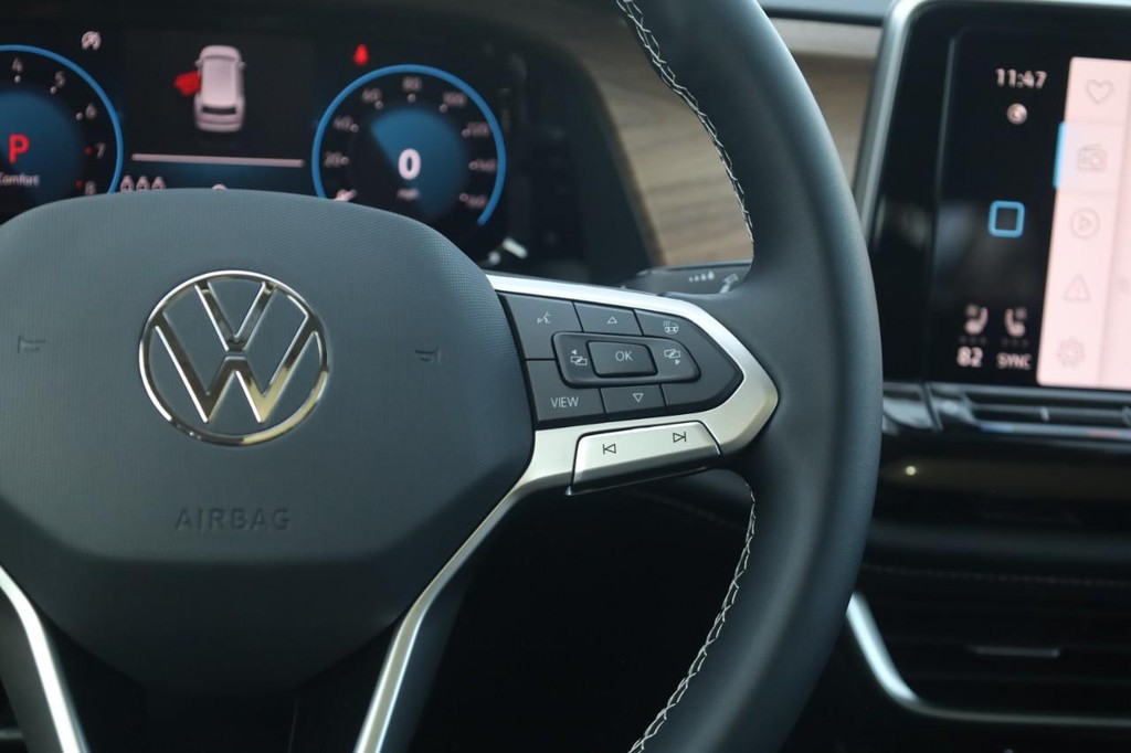 Volkswagen Atlas Vehicle Full-screen Gallery Image 9