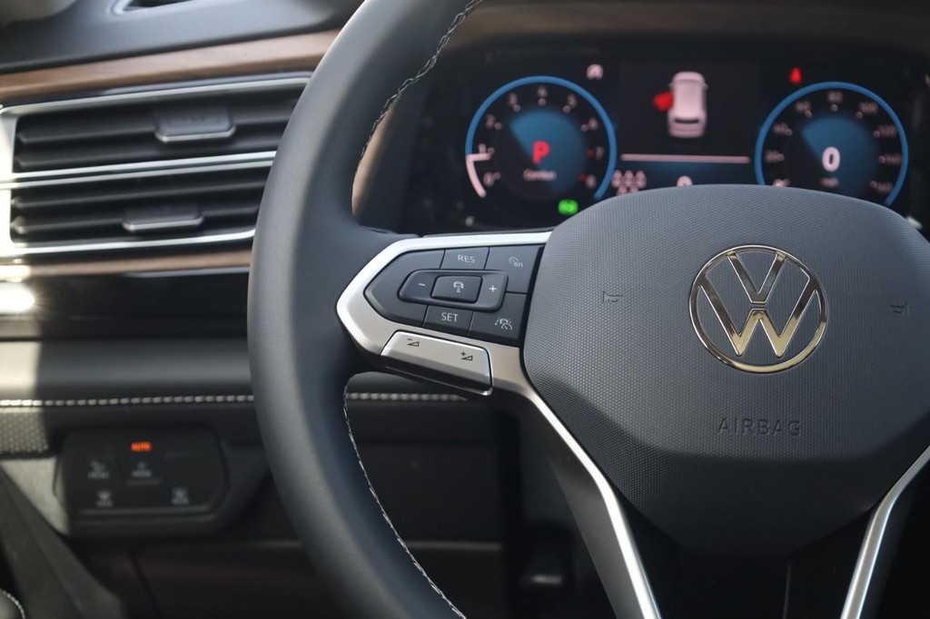 Volkswagen Atlas Vehicle Full-screen Gallery Image 10