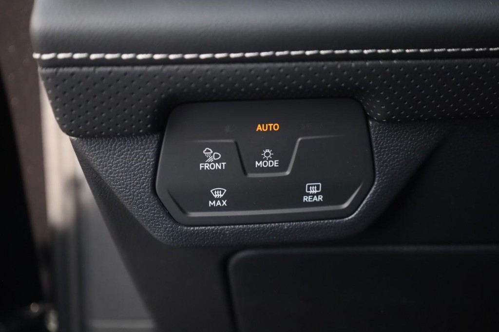 Volkswagen Atlas Vehicle Full-screen Gallery Image 12