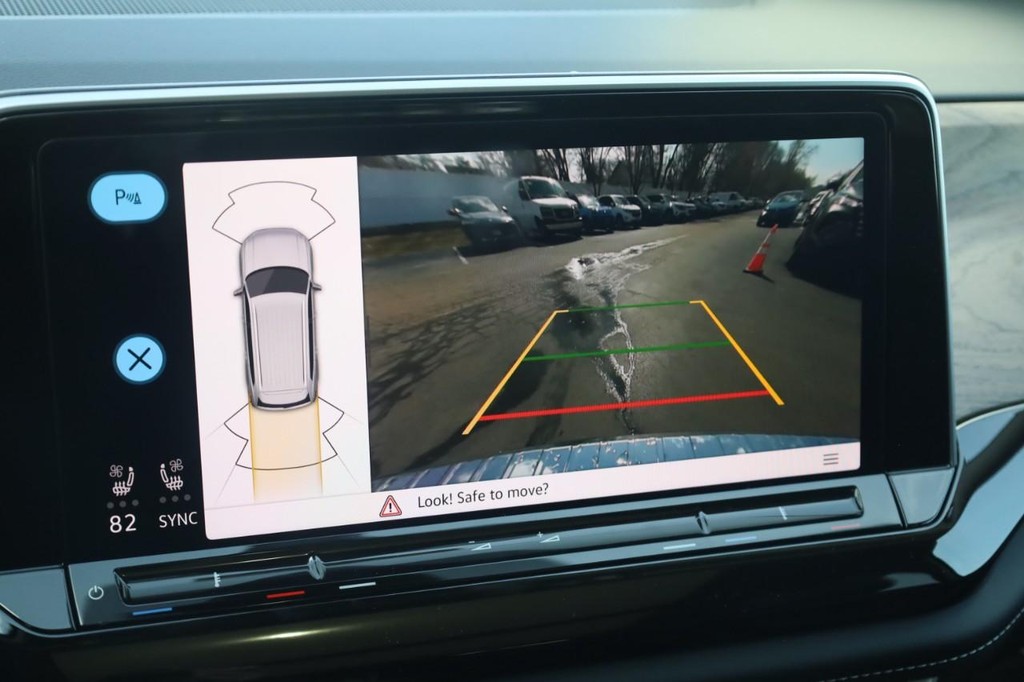 Volkswagen Atlas Vehicle Full-screen Gallery Image 15