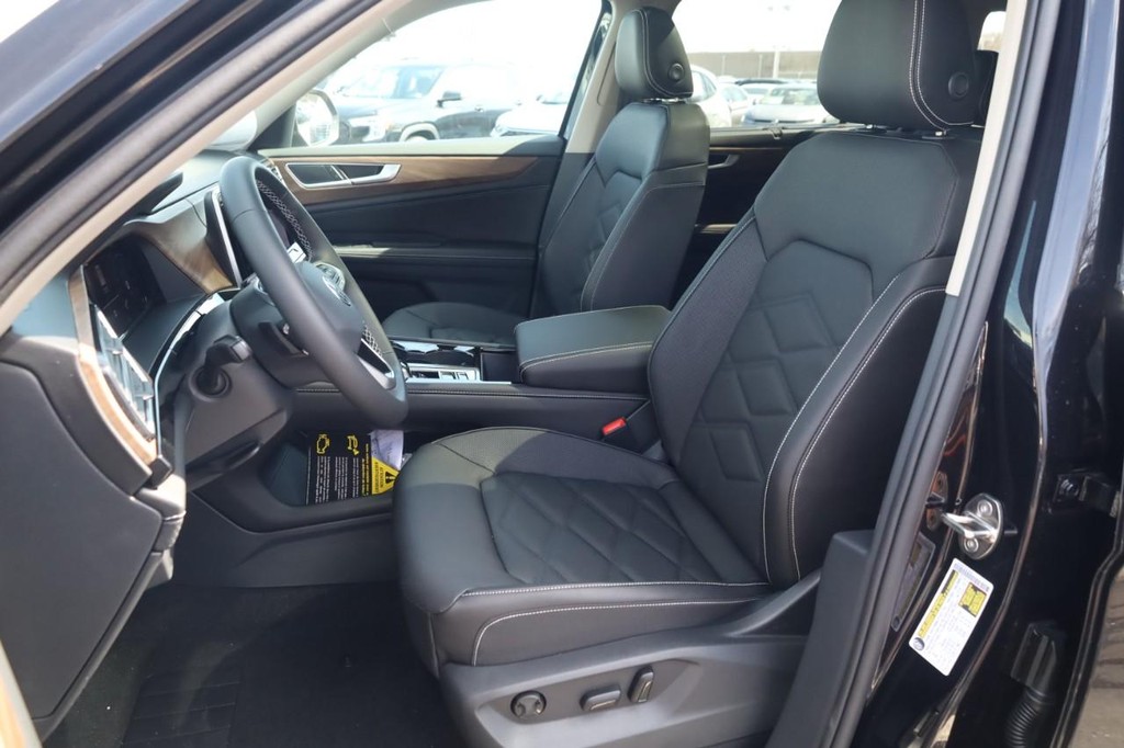 Volkswagen Atlas Vehicle Full-screen Gallery Image 19