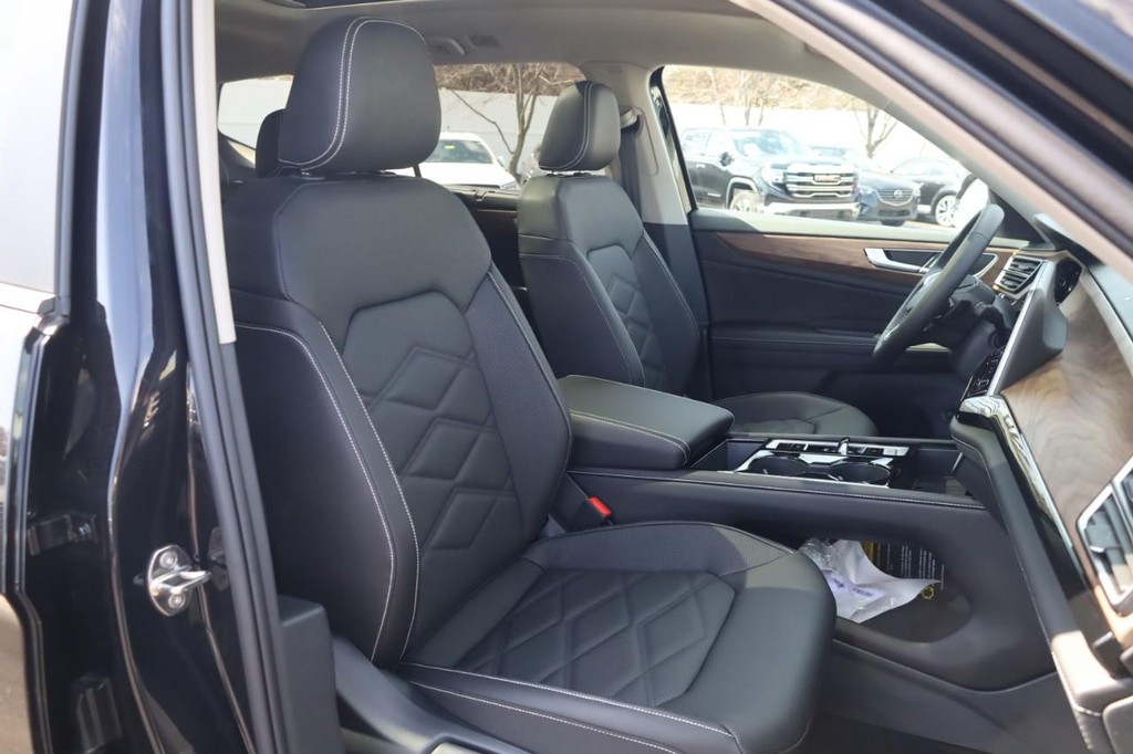 Volkswagen Atlas Vehicle Full-screen Gallery Image 20