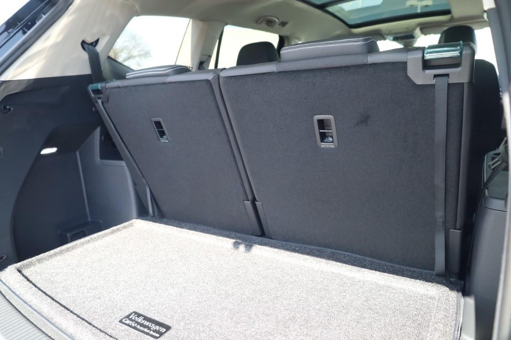 Volkswagen Atlas Vehicle Full-screen Gallery Image 24