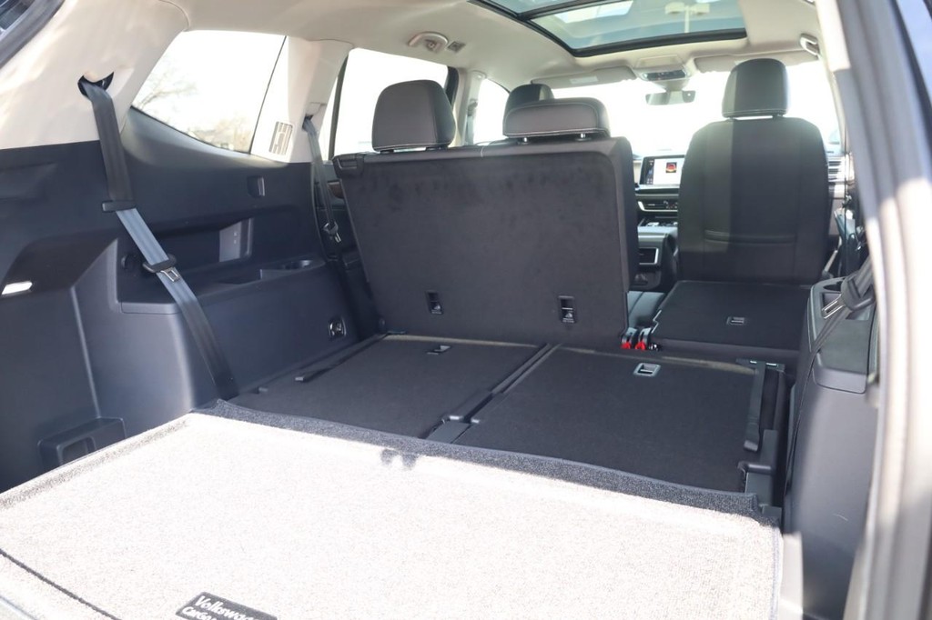 Volkswagen Atlas Vehicle Full-screen Gallery Image 25