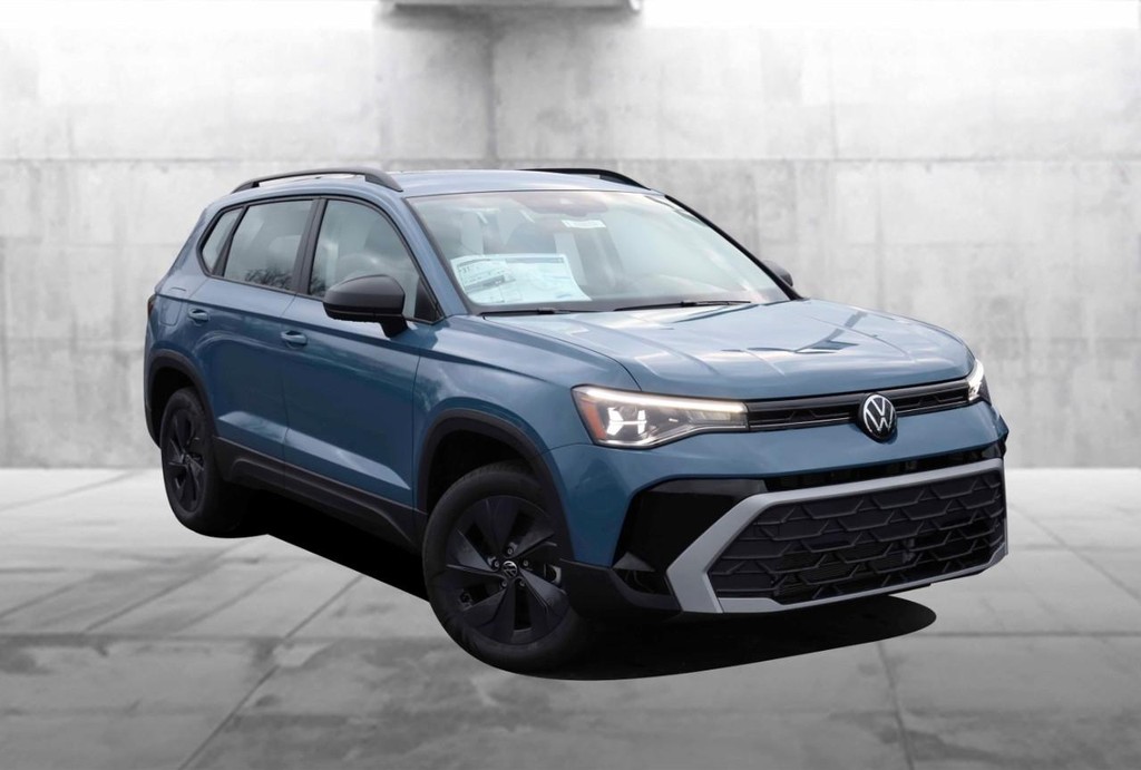 Volkswagen Taos Vehicle Full-screen Gallery Image 2