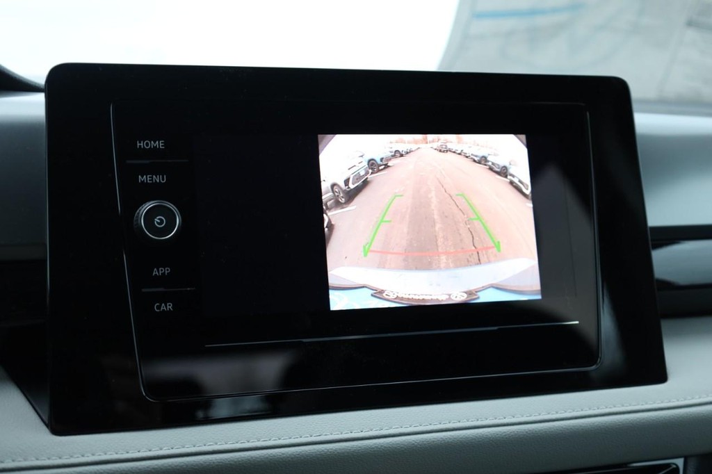 Volkswagen Taos Vehicle Full-screen Gallery Image 12