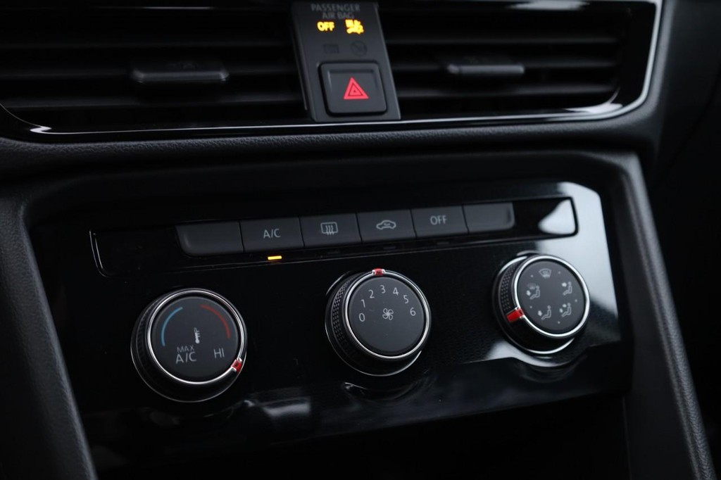 Volkswagen Taos Vehicle Full-screen Gallery Image 13