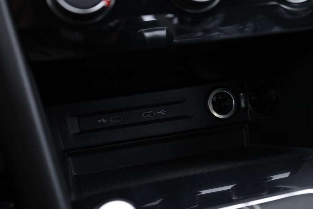 Volkswagen Taos Vehicle Full-screen Gallery Image 14