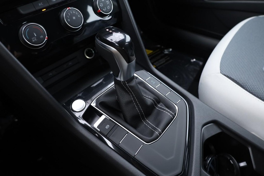 Volkswagen Taos Vehicle Full-screen Gallery Image 15