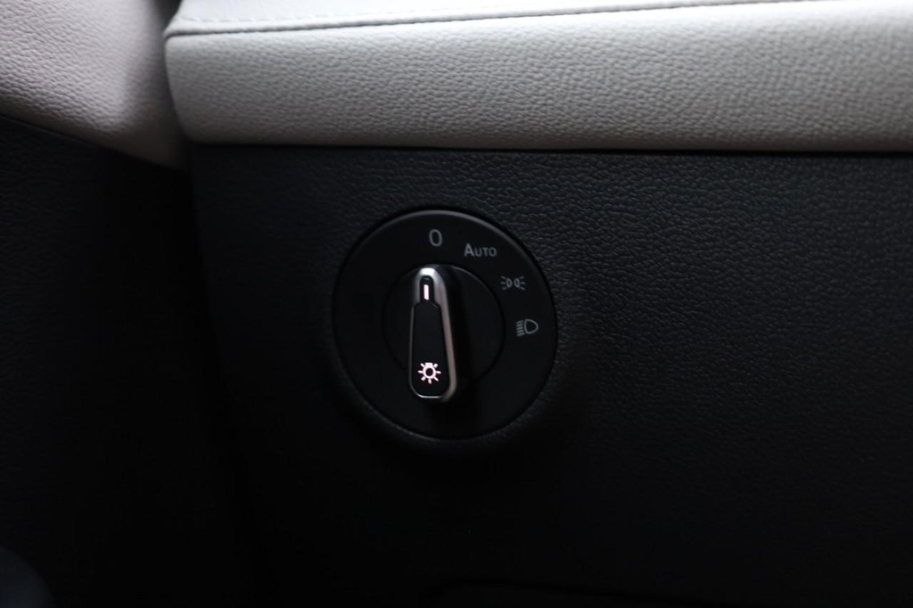 Volkswagen Taos Vehicle Full-screen Gallery Image 18