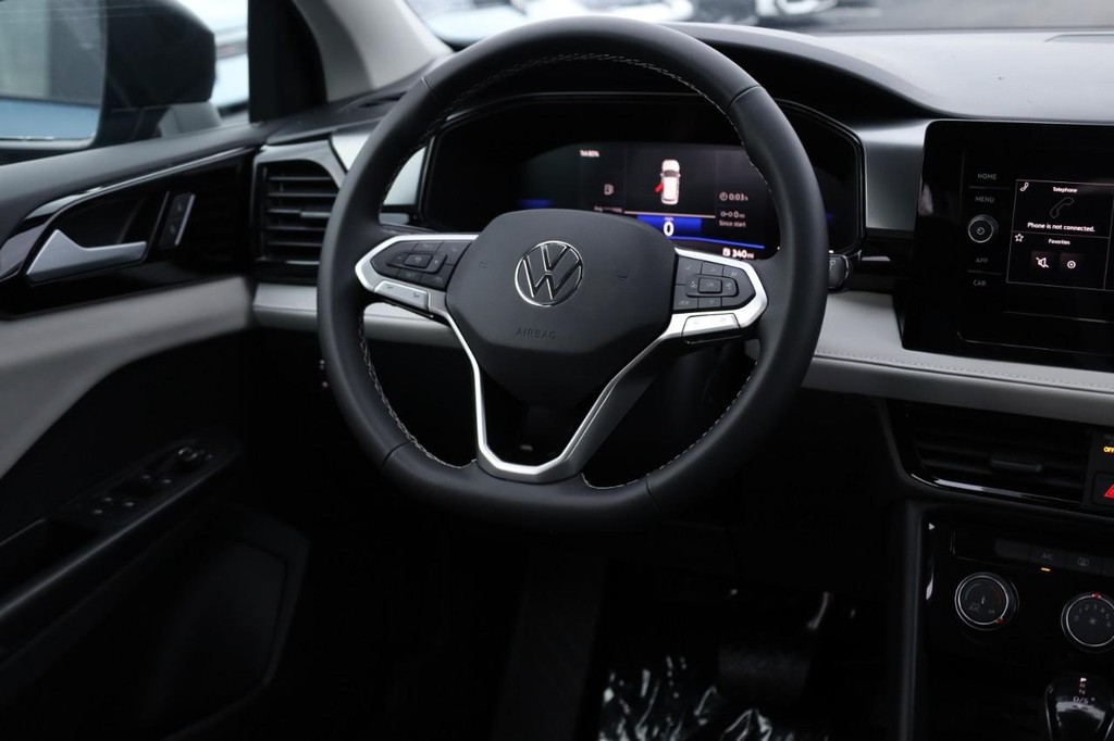 Volkswagen Taos Vehicle Full-screen Gallery Image 22