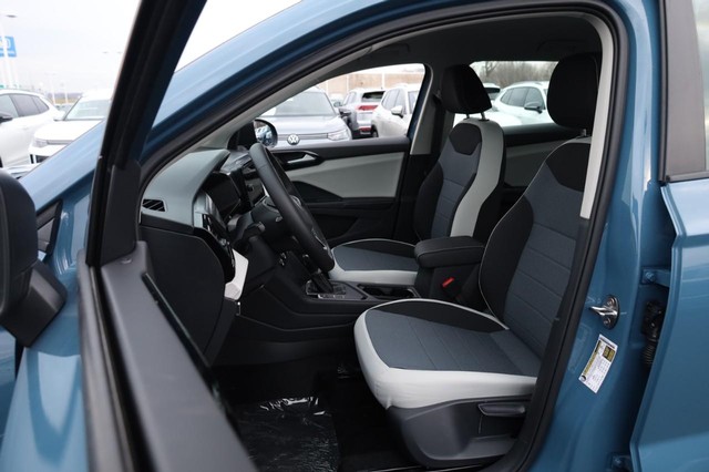 Volkswagen Taos Vehicle Image 08