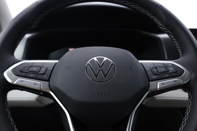 Volkswagen Taos Vehicle Image 09