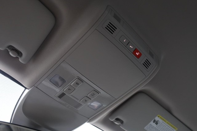 Volkswagen Taos Vehicle Image 16