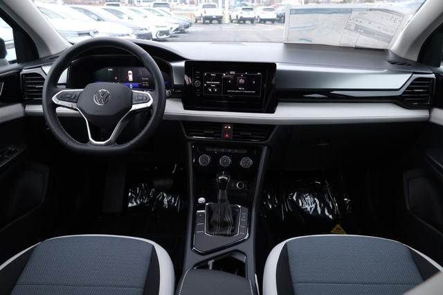 Volkswagen Taos Vehicle Image 21