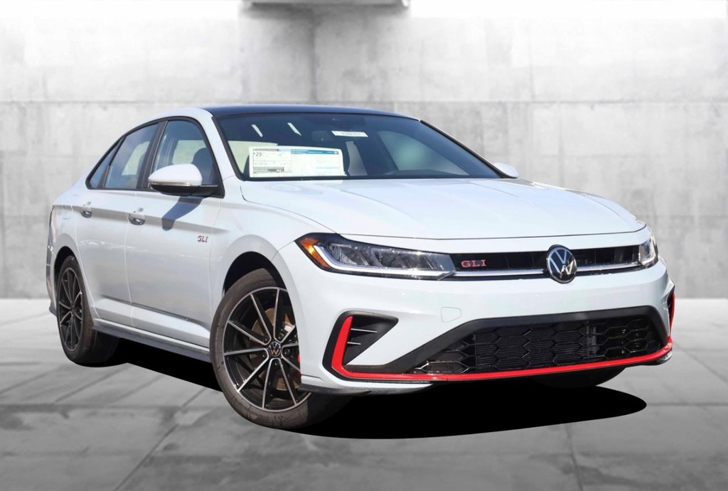 Volkswagen Jetta GLI Vehicle Full-screen Gallery Image 2