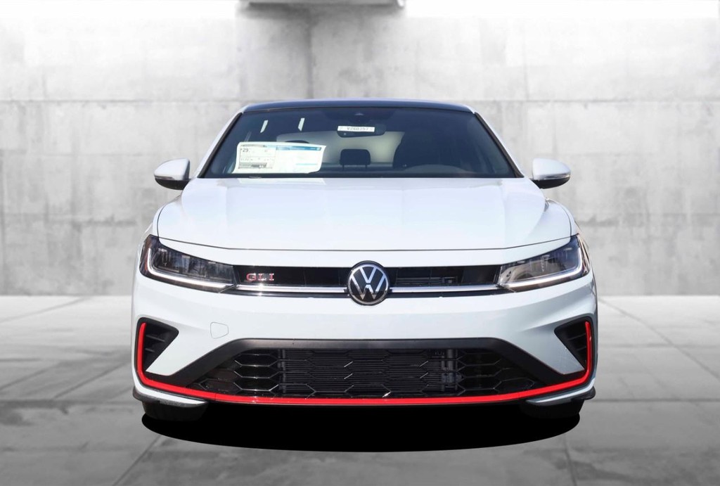 Volkswagen Jetta GLI Vehicle Full-screen Gallery Image 4