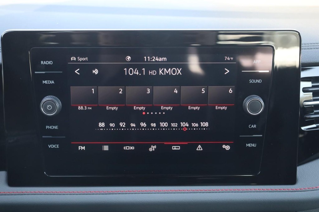 Volkswagen Jetta GLI Vehicle Full-screen Gallery Image 16