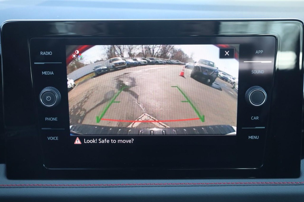 Volkswagen Jetta GLI Vehicle Full-screen Gallery Image 17