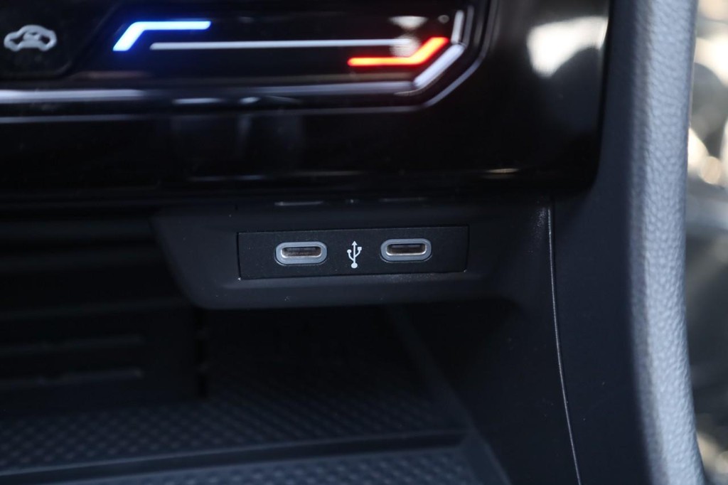 Volkswagen Jetta GLI Vehicle Full-screen Gallery Image 19