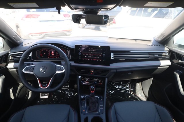 Volkswagen Jetta GLI Vehicle Image 07