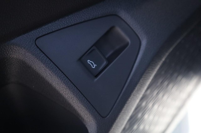 Volkswagen Jetta GLI Vehicle Image 12