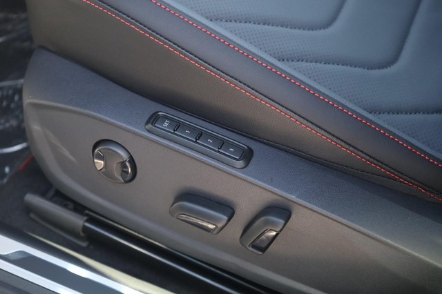 Volkswagen Jetta GLI Vehicle Image 13