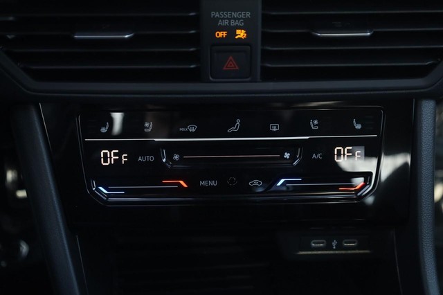 Volkswagen Jetta GLI Vehicle Image 18