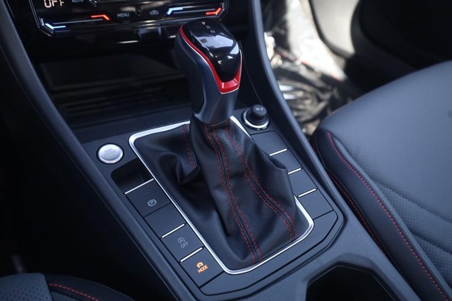 Volkswagen Jetta GLI Vehicle Image 20