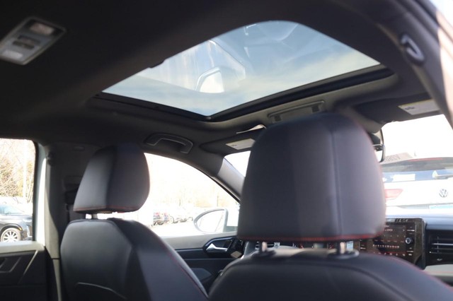 Volkswagen Jetta GLI Vehicle Image 24