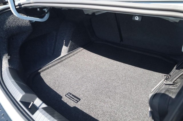 Volkswagen Jetta GLI Vehicle Image 25