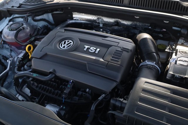 Volkswagen Jetta GLI Vehicle Image 26