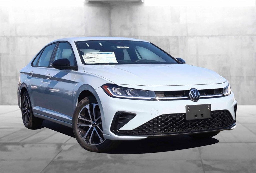 Volkswagen Jetta Vehicle Full-screen Gallery Image 2