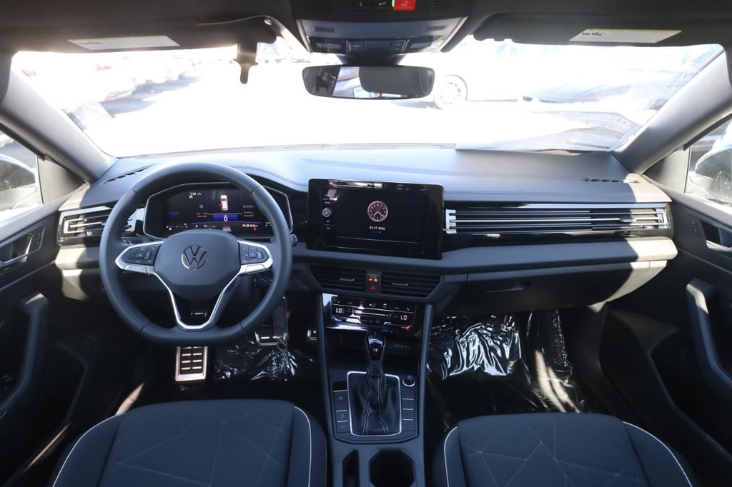 Volkswagen Jetta Vehicle Full-screen Gallery Image 7