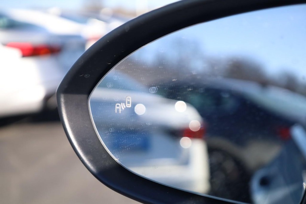 Volkswagen Jetta Vehicle Full-screen Gallery Image 11