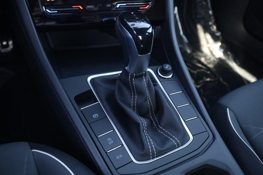 Volkswagen Jetta Vehicle Full-screen Gallery Image 18