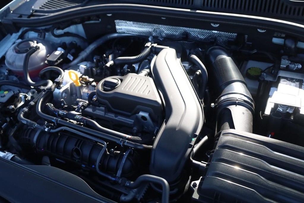 Volkswagen Jetta Vehicle Full-screen Gallery Image 22