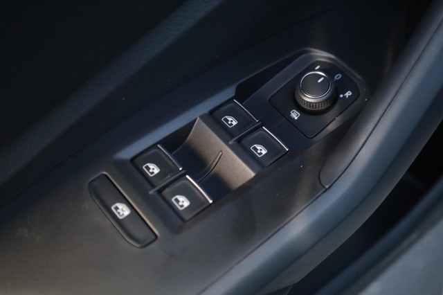 Volkswagen Jetta Vehicle Image 08