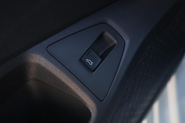 Volkswagen Jetta Vehicle Image 09