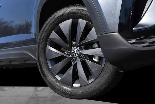 Volkswagen Taos Vehicle Image 03